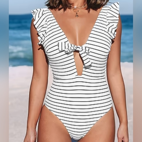 NWOT Cupshe White and Black Striped Swimsuit - Picture 3 of 3